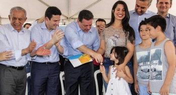 Governo de Goiás entrega os primeiros 400 apartamentos do Residencial Nelson Mandela